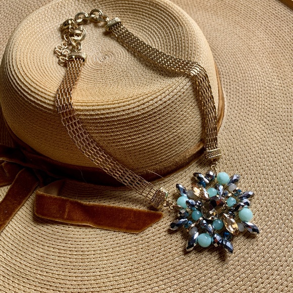 Gorgeous Sparkly Rhinestone Cluster on Gold Tone Mesh Chain Necklace - Natasha - Picture 4 of 8